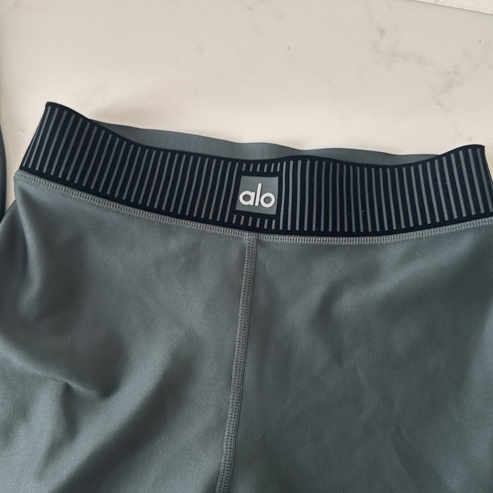 ALO leggings - Picture 2 of 3